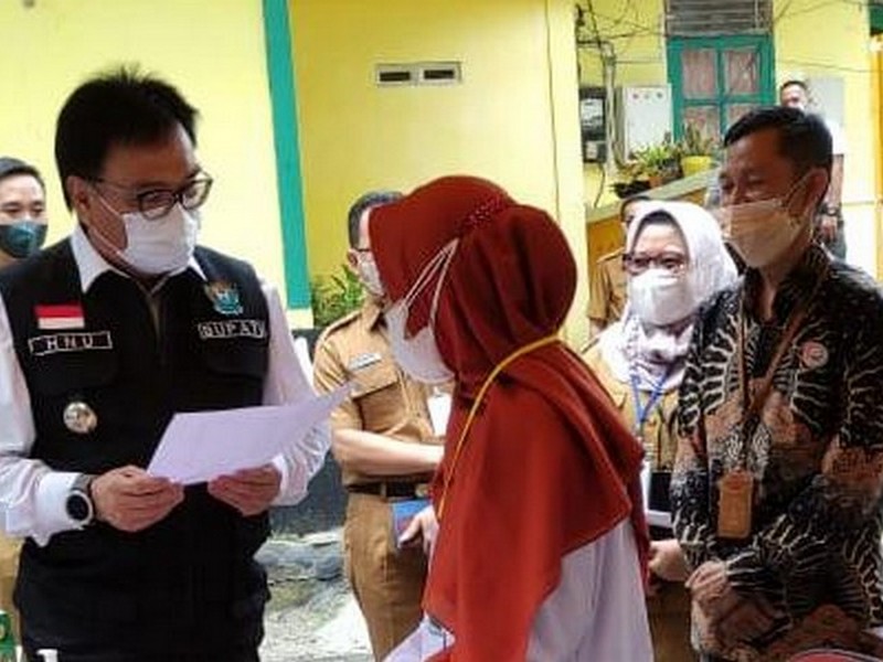 Kunjungan PJ Bupati Muara Enim Ke SMAN 1 M E meninjau seleksi PPPK