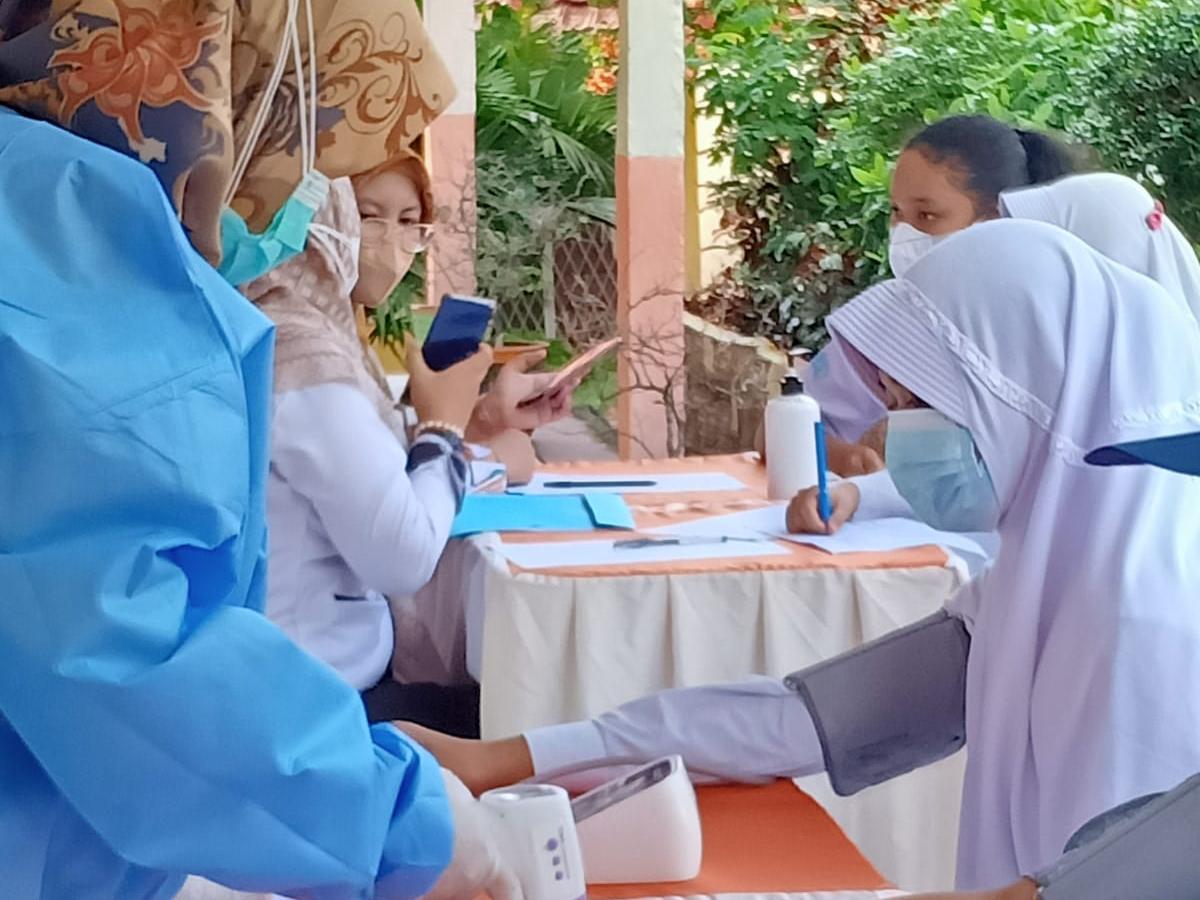 Kegiatan Vaksinasi Siswa SMAN 1 Muara Enim